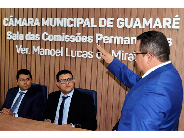Câmara Municipal empossa Eudes Miranda no cargo de Prefeito interino