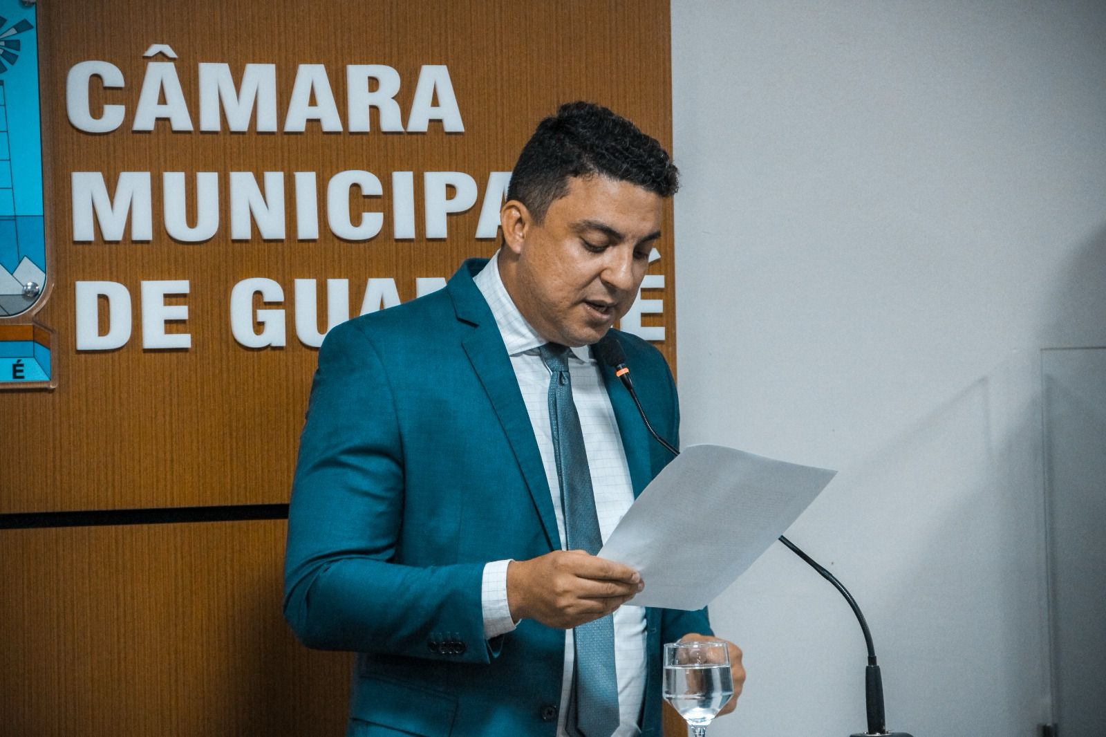 O prefeito de Guamaré, Arthur Teixeira, fez a leitura da sua mensagem durante a abertura do ano legislativo na Câmara Municipal