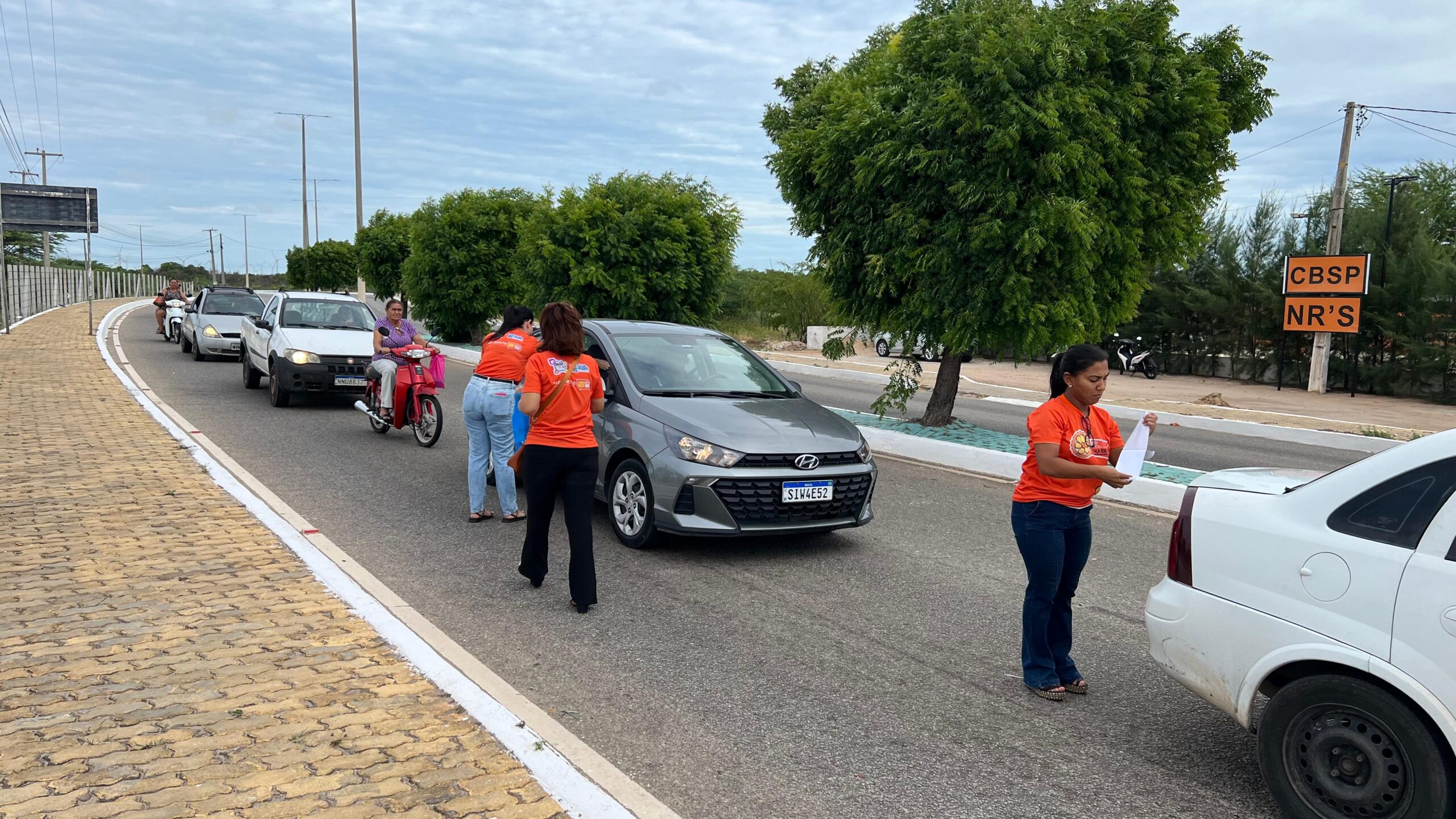 Câmara Municipal encerra programação do Maio Laranja com blitz educativa e adesivação de veículos